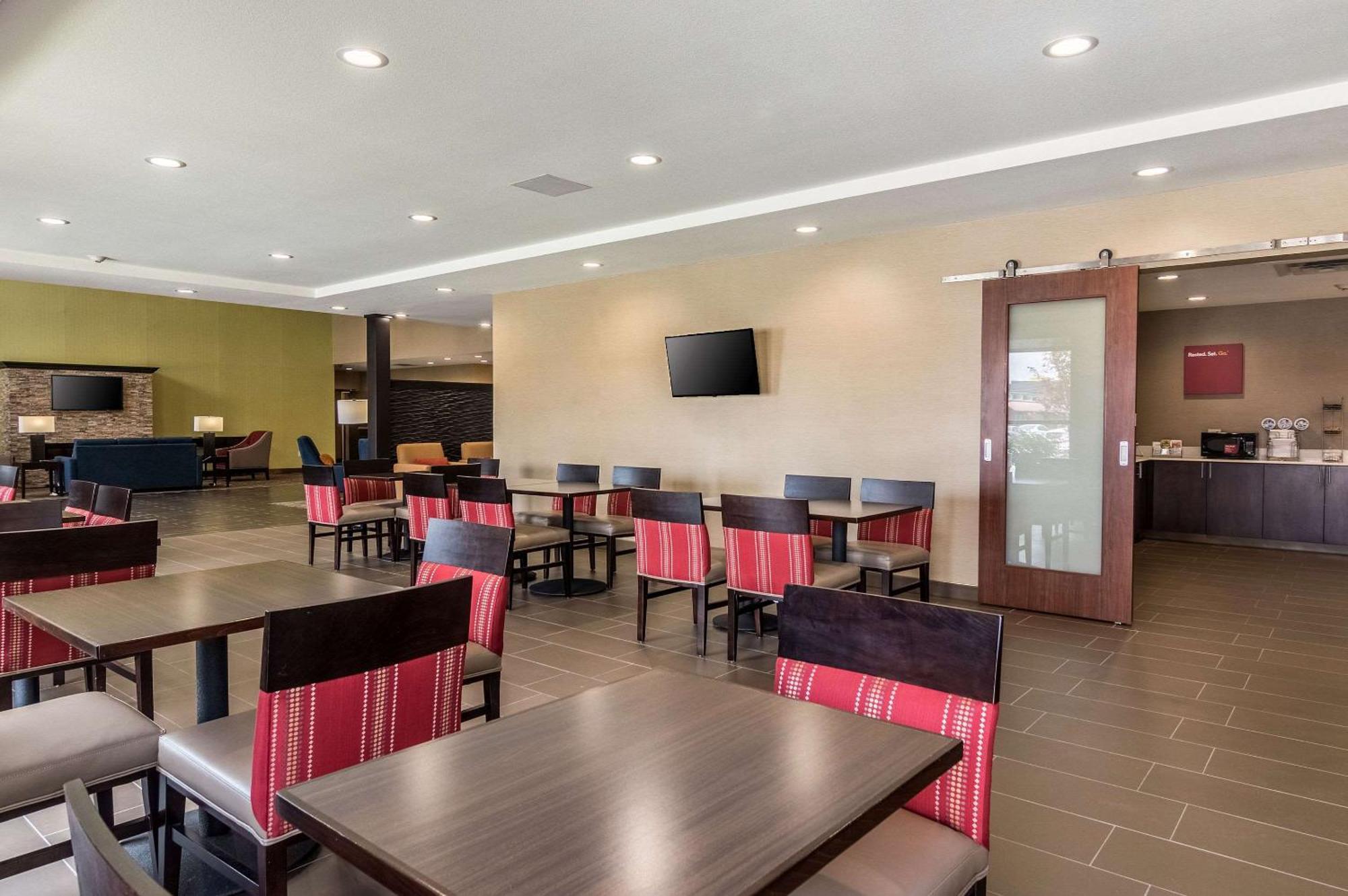 Comfort Meridian And I-40 Hotel 2*