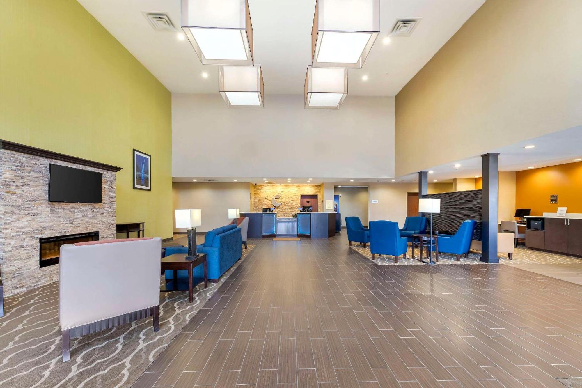 Comfort Meridian And I-40 Hotel