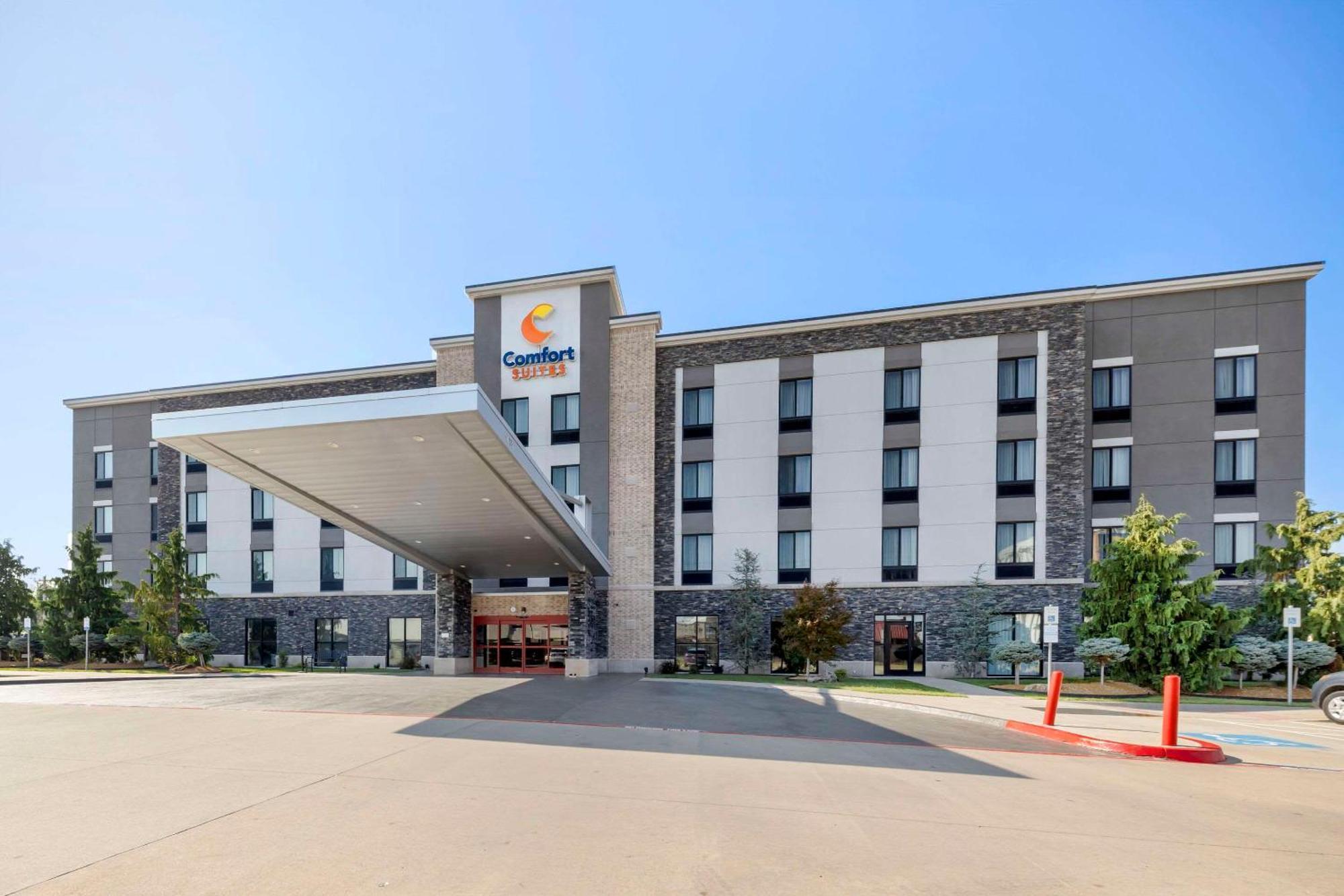 Hotel Comfort Meridian And I-40