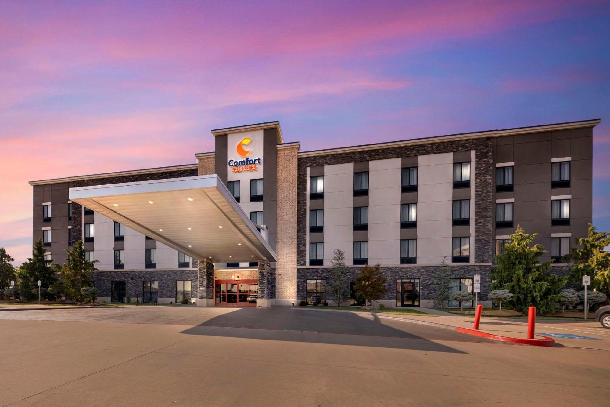 Comfort Meridian And I-40 Hotel 2*