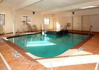 Comfort Meridian And I-40 Hotel 2*